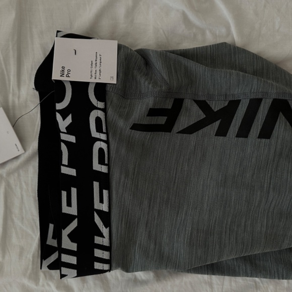 Nike pro shorts - Picture 2 of 2